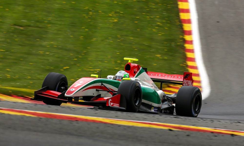 Alfonso Celis Jr. compitiendo en Fórmula V8