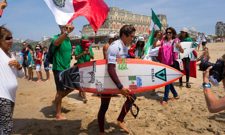 Jhony Corzo ganador de semifinales de ISA World Surfing Games
