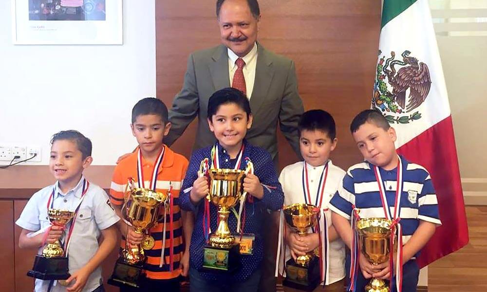 Ganadores de campeonato internacional de cálculo mental en la embajada de México en Malasia