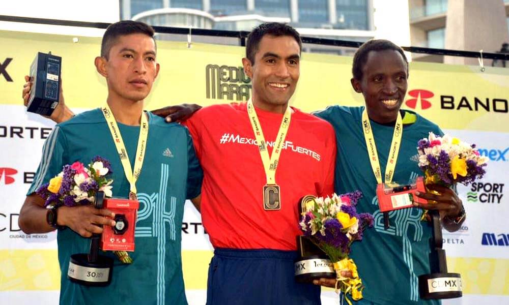 Juan Luis Barrios ganador de Medio Maratón de la Ciudad de México 21k