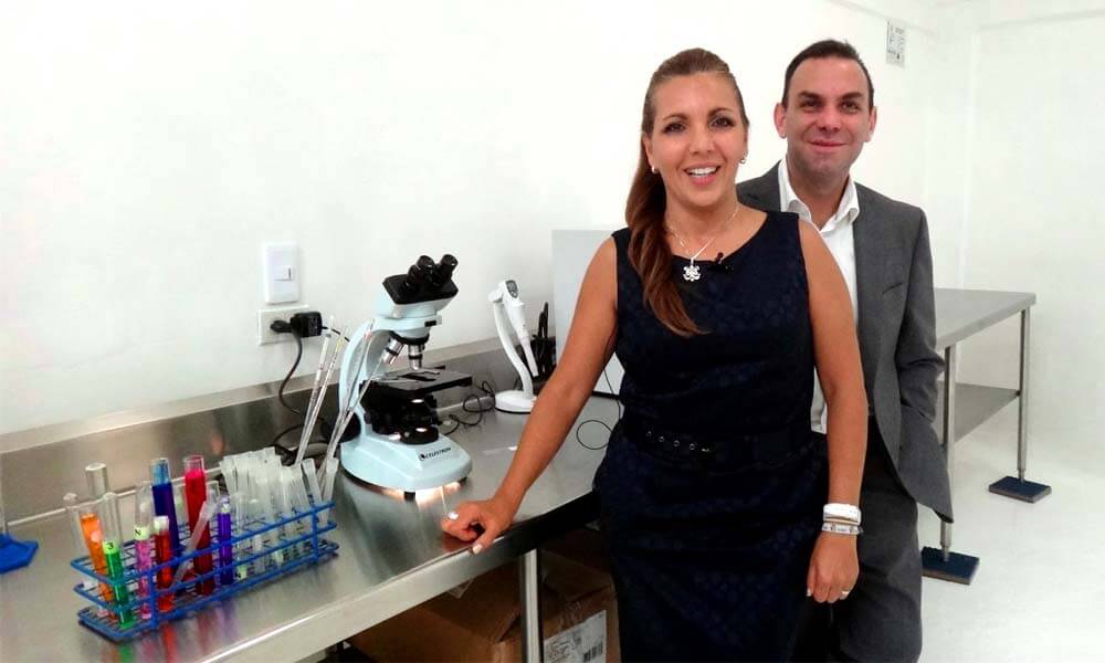 Gabriela y Sergio León Gutiérrez de la empresa Gresmex, creadores de la nanobiomolécula Nbelyax en productor Éviter