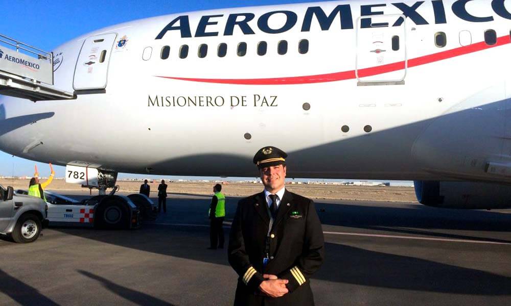 Carlos Salicrup como piloto aviador de Aeroméxico