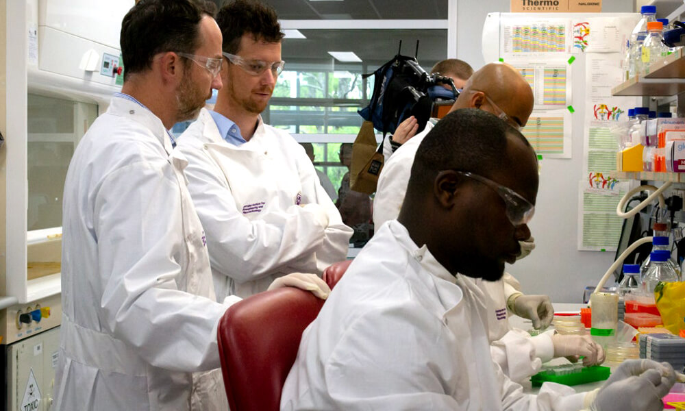 Científicos de la Universidad de Queensland trabajando en una vacuna contra el Coronavirus