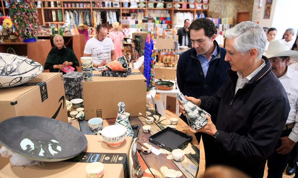 Alfredo del Mazo revisó artesanías mexiquenses que serán vendidas en Amazon